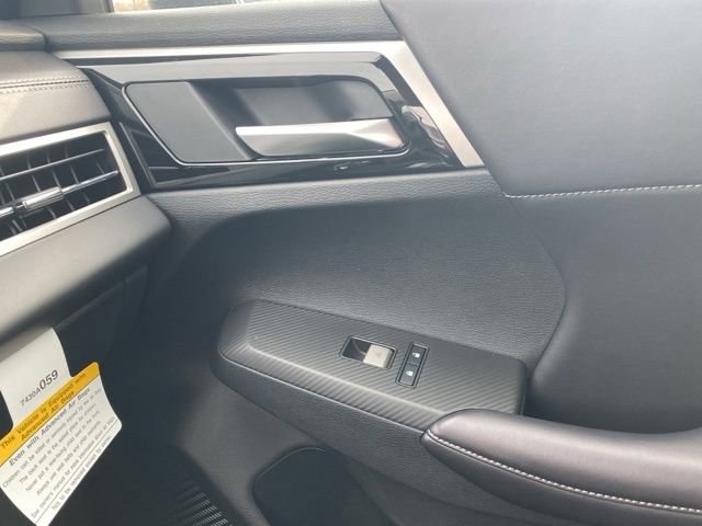 New 2025 Mitsubishi Outlander SE image 32