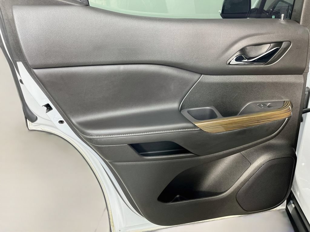 Used 2022 GMC Acadia SLE FWD image 28