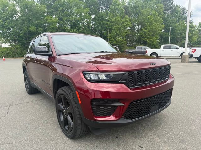 Used 2023 Jeep Grand Cherokee Altitude AWD/4WD image 7