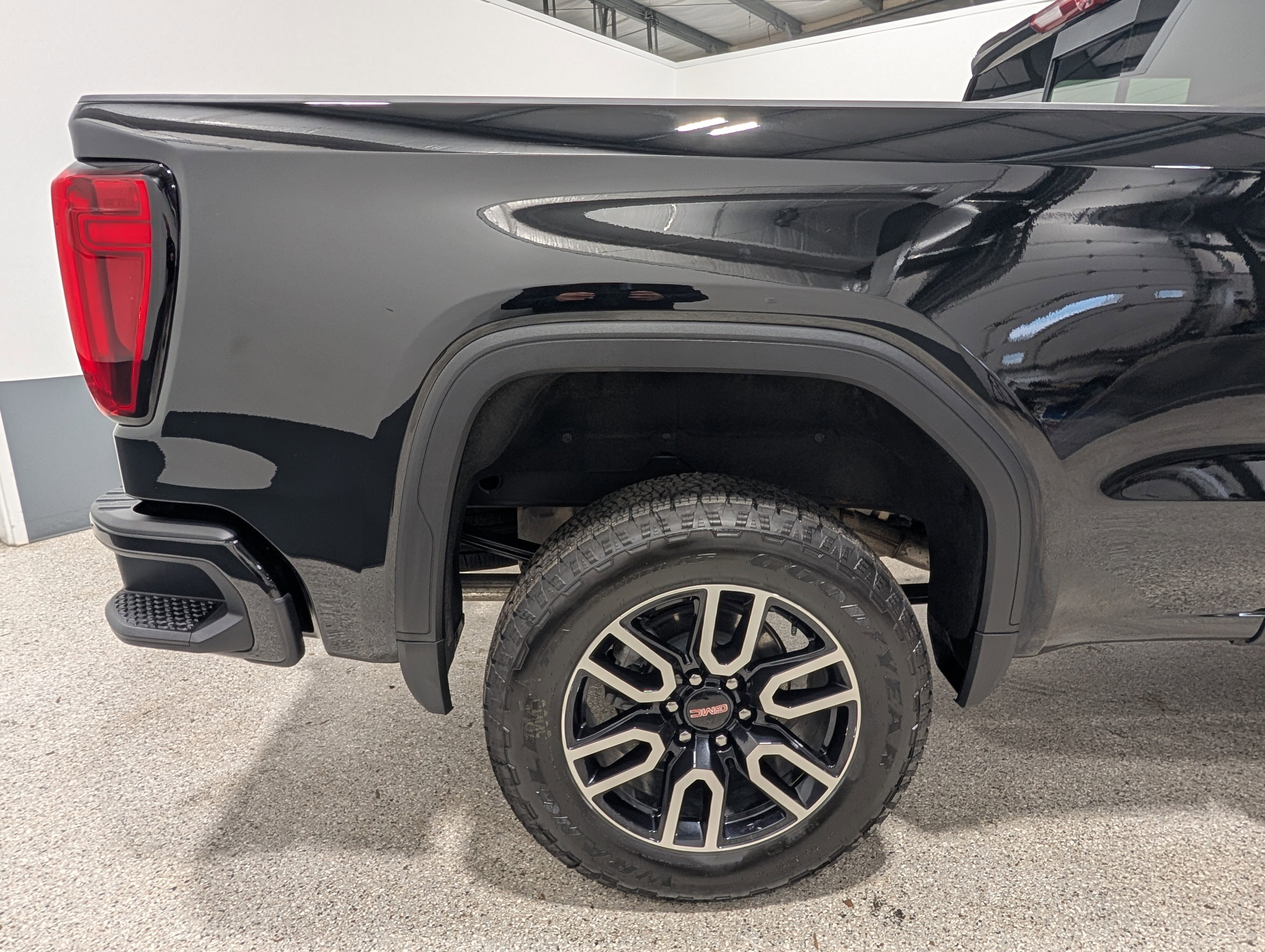 Used 2026 GMC Sierra 1500 AT4 w/ AT4 Premium Package AWD/4WD image 10