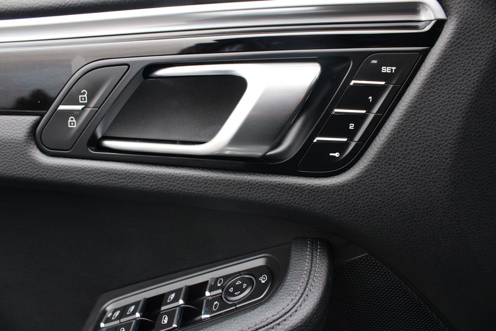 Used 2022 Porsche Macan image 25