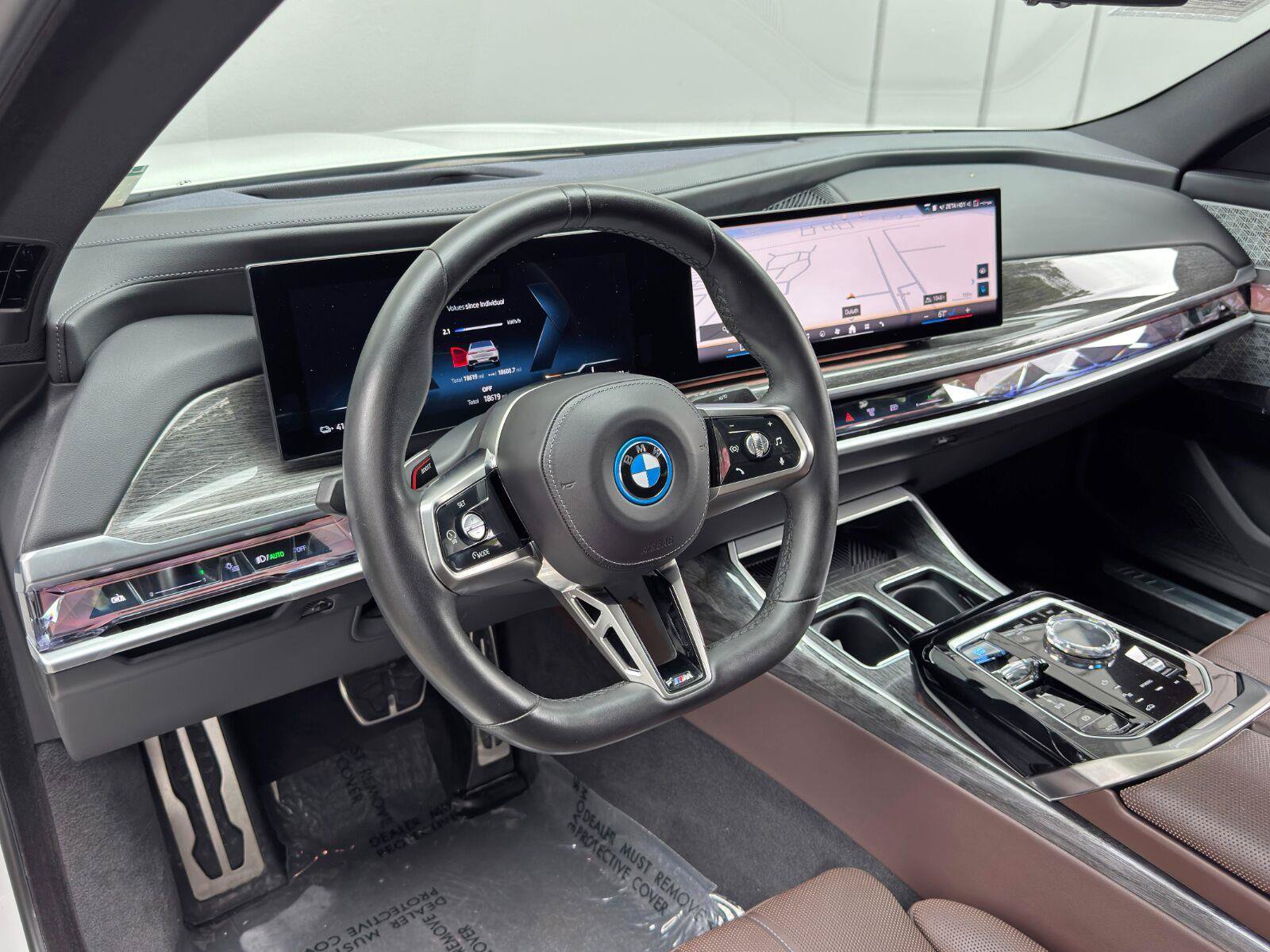 Used 2023 BMW i7 xDrive60 w/ Executive Package 2 AWD/4WD image 13