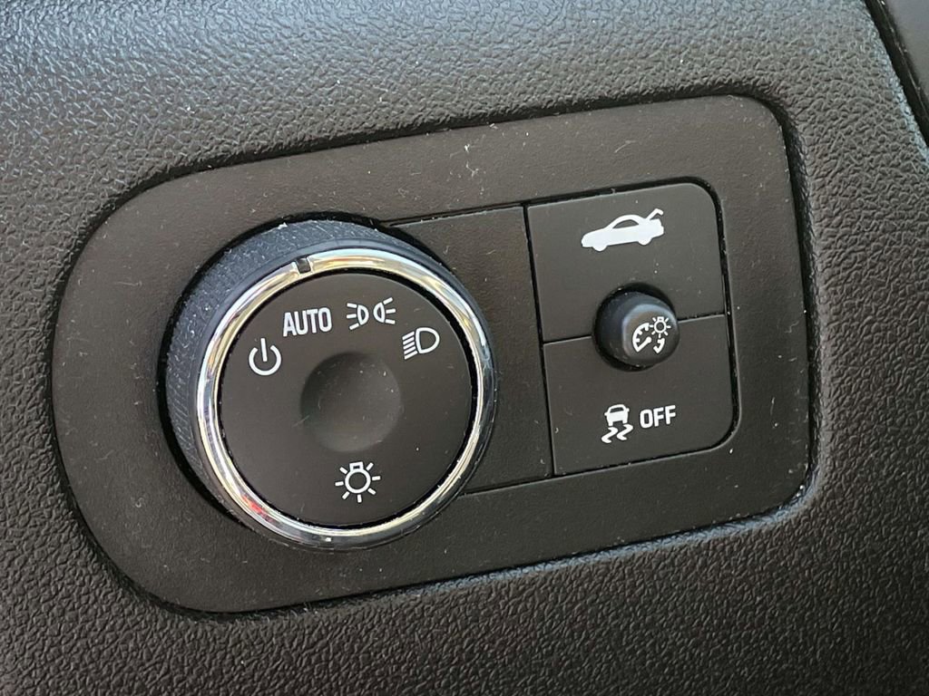 Used 2015 Chevrolet Impala LT w/ LT Sunroof Package image 10