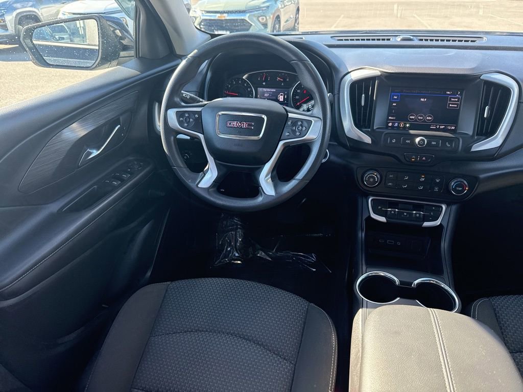 Used 2022 GMC Terrain SLE image 11