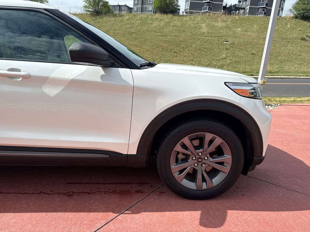 Used 2021 Ford Explorer XLT w/ Equipment Group 202A AWD/4WD image 33