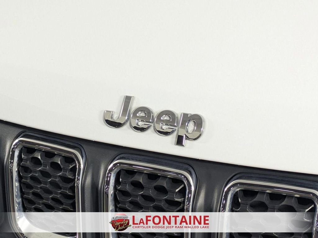 Used 2023 Jeep Compass Latitude image 9
