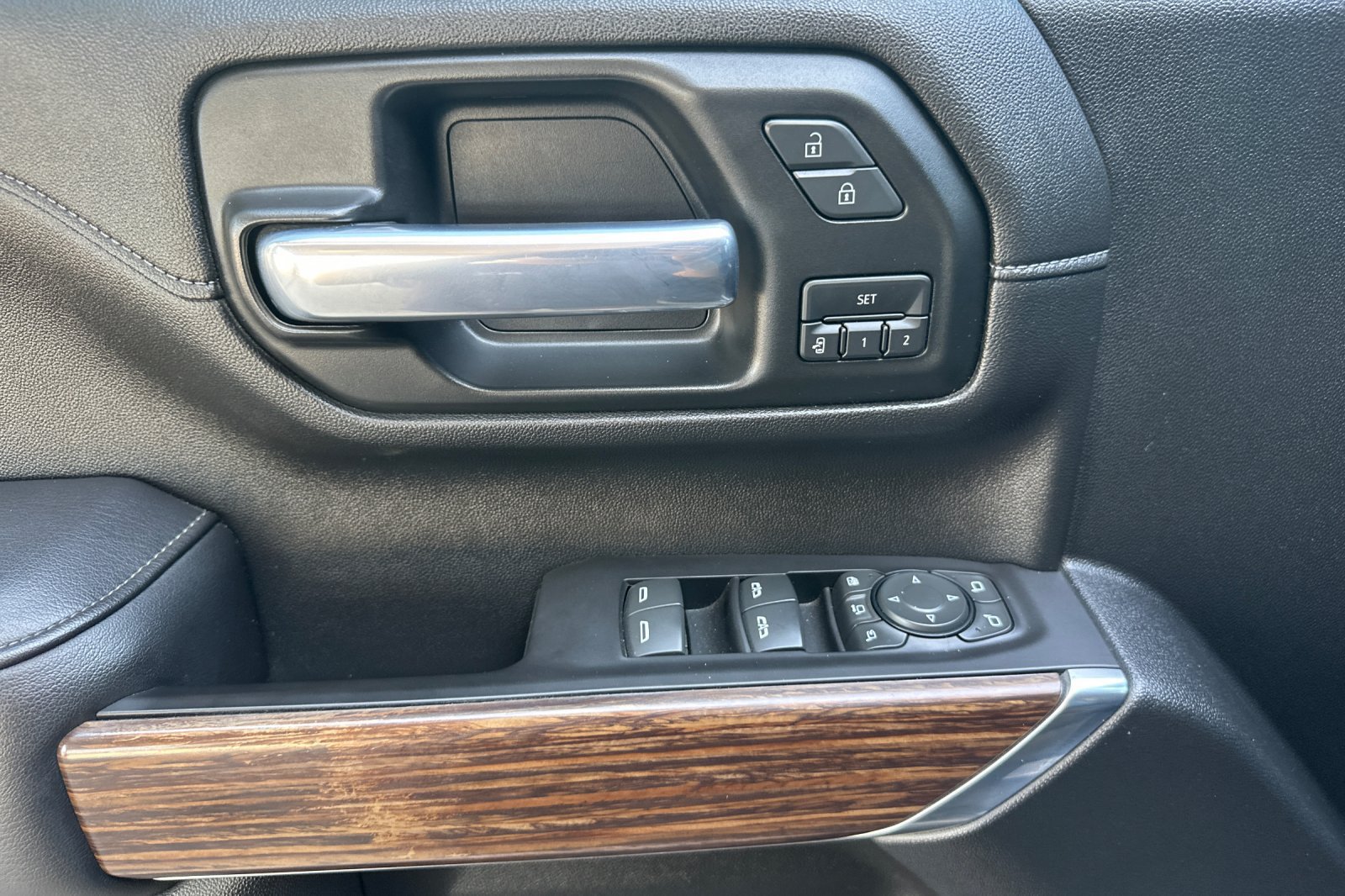 Used 2020 Chevrolet Silverado 2500 High Country w/ Technology Package AWD/4WD image 11