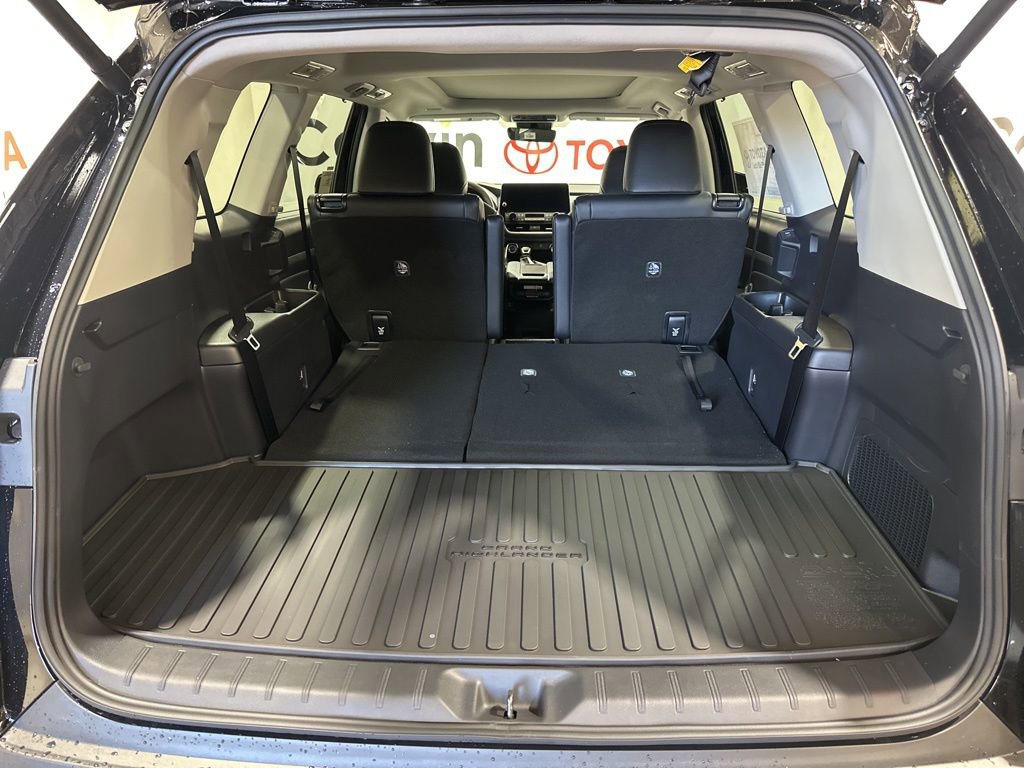 Used 2026 Toyota Grand Highlander XLE image 16
