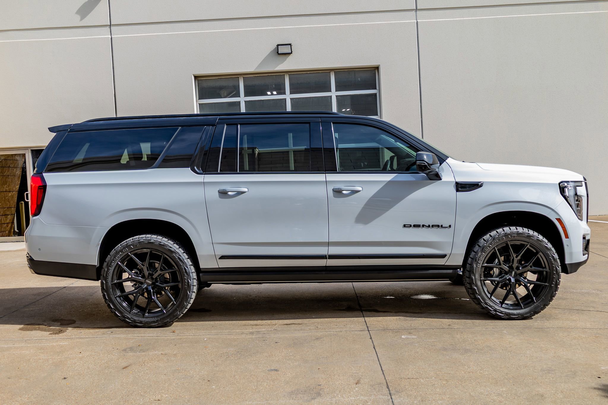 Used 2026 GMC Yukon XL Denali Ultimate image 11