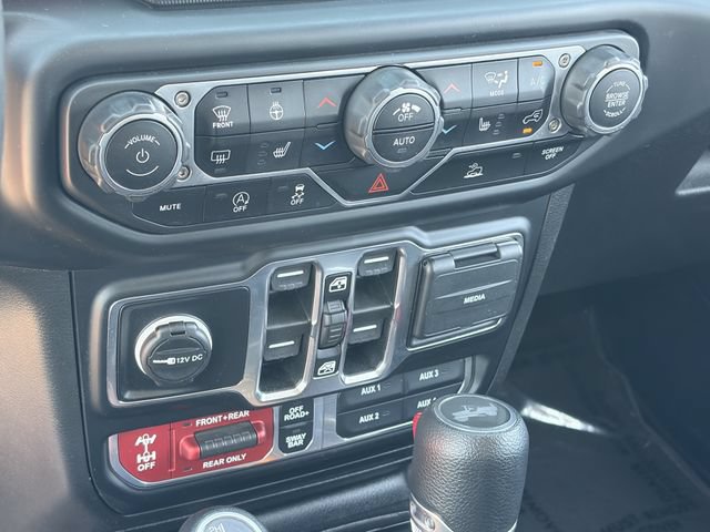 Used 2023 Jeep Wrangler Unlimited Rubicon w/ Cold Weather Group AWD/4WD image 17