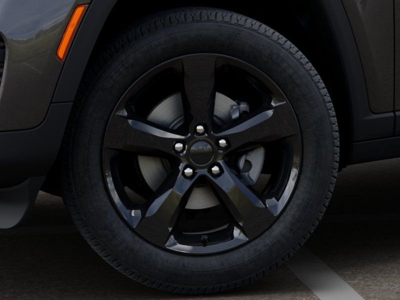 New 2025 Jeep Grand Cherokee Altitude image 8