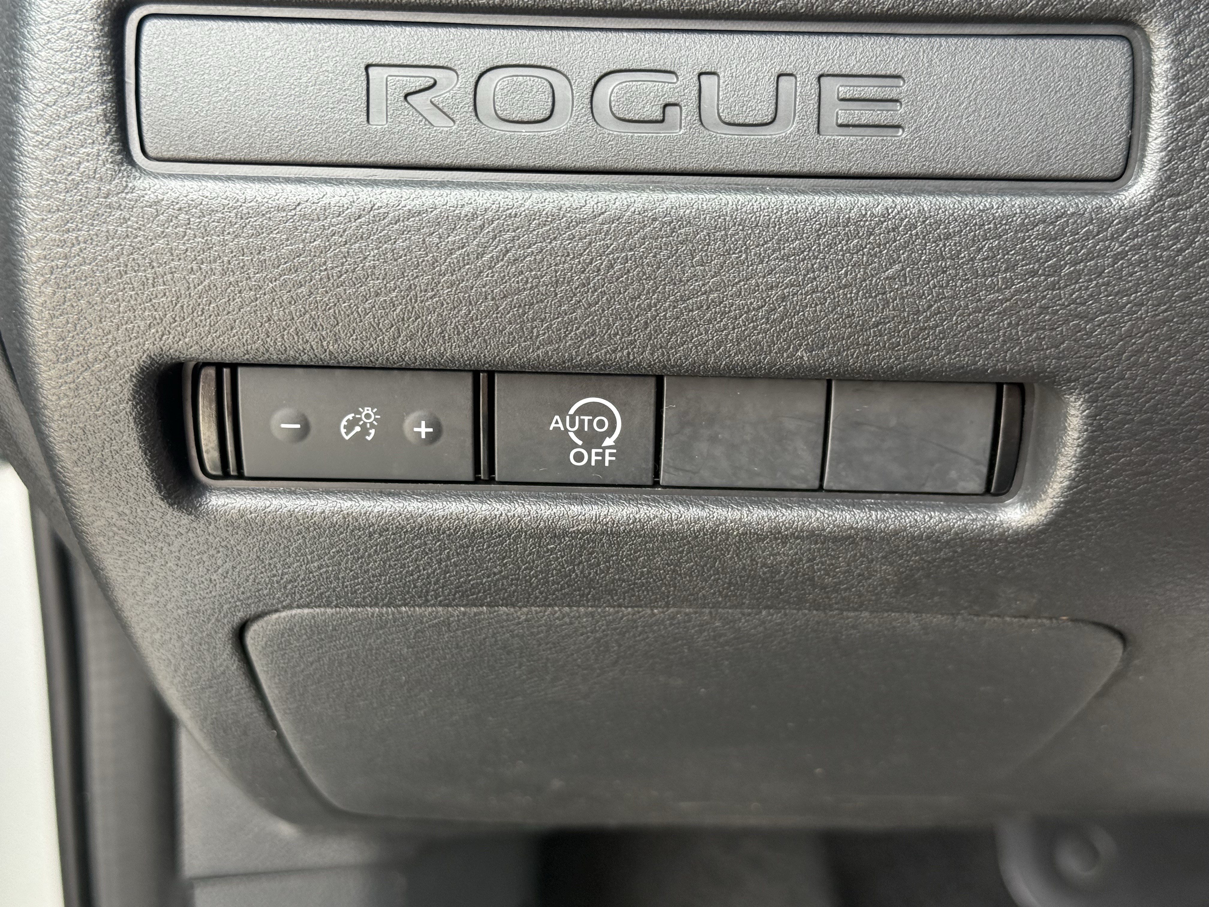 Used 2024 Nissan Rogue S AWD/4WD image 23