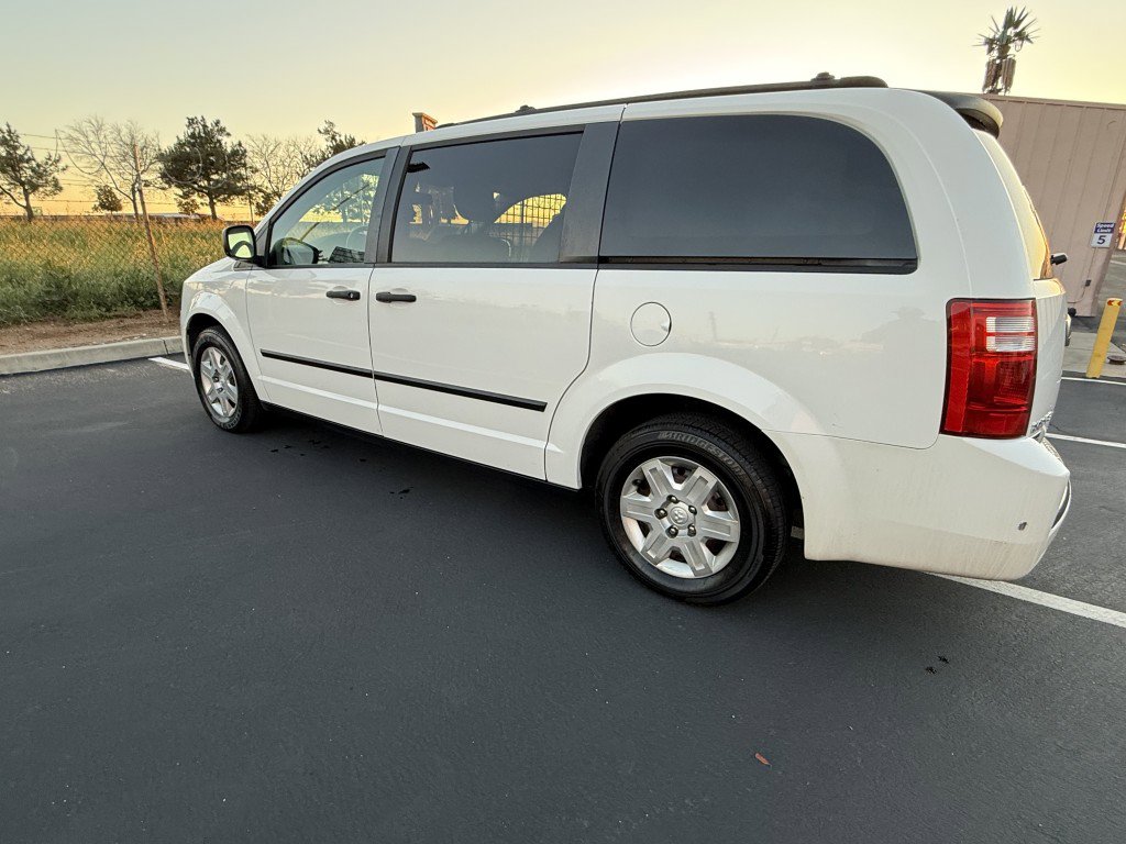 Used 2009 Dodge Grand Caravan image 4