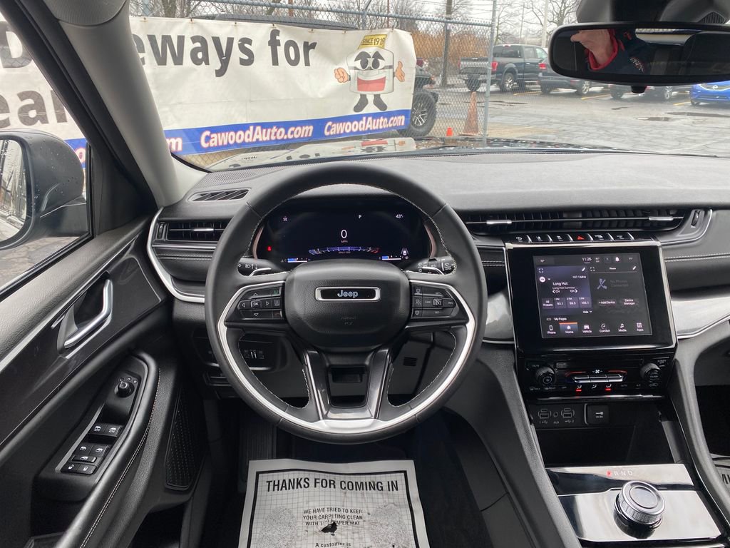 Used 2023 Jeep Grand Cherokee Laredo image 19