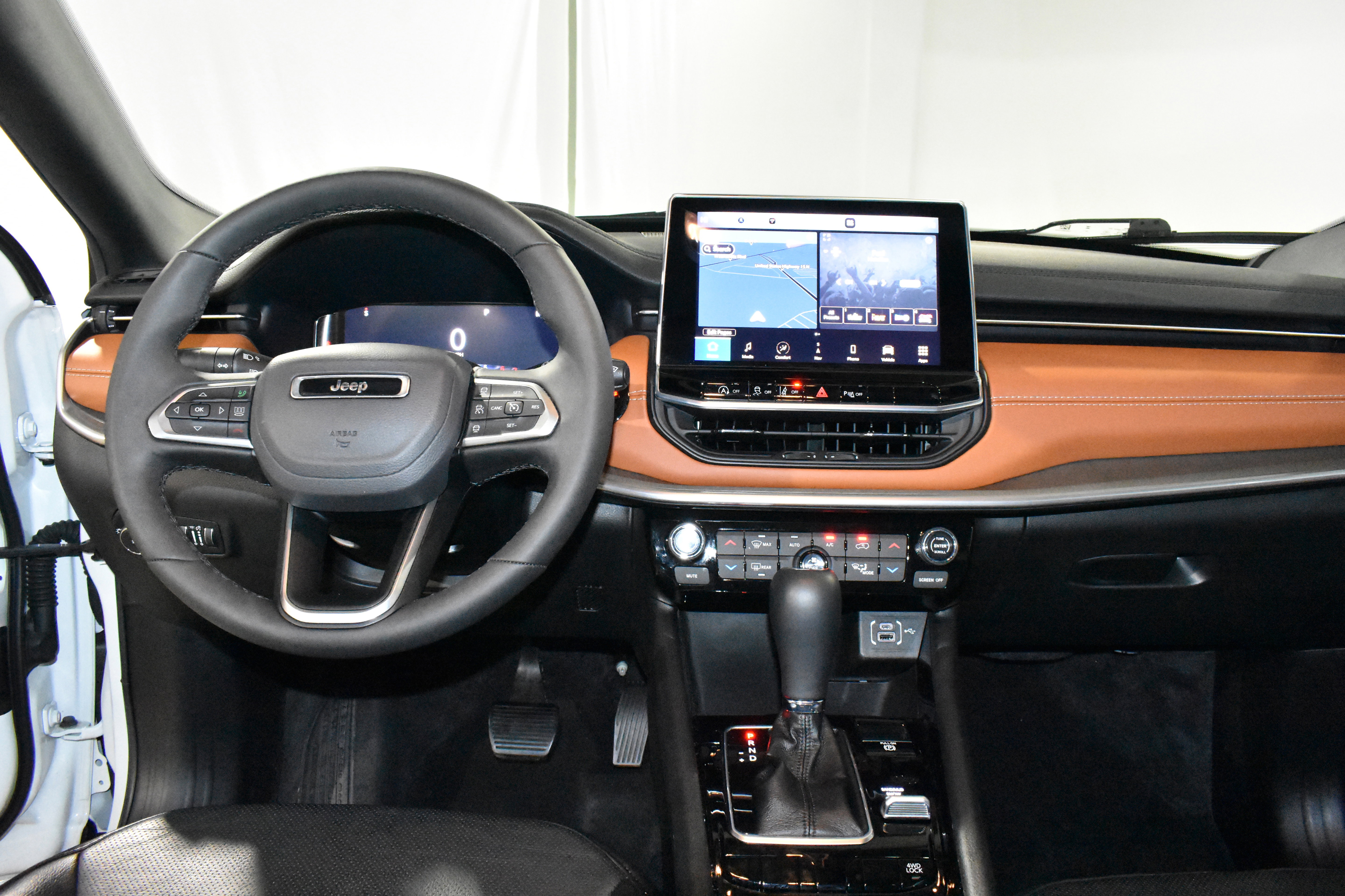 Used 2025 Jeep Compass Limited w/ Elite Group image 33