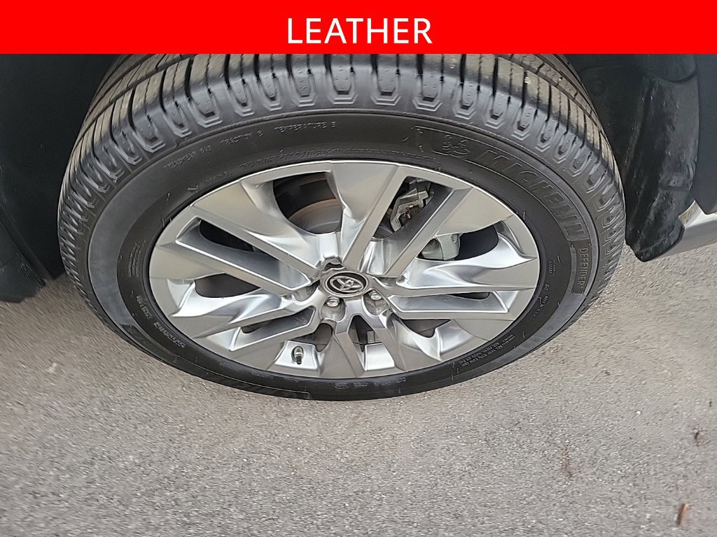 Used 2019 Toyota RAV4 XLE Premium FWD image 5