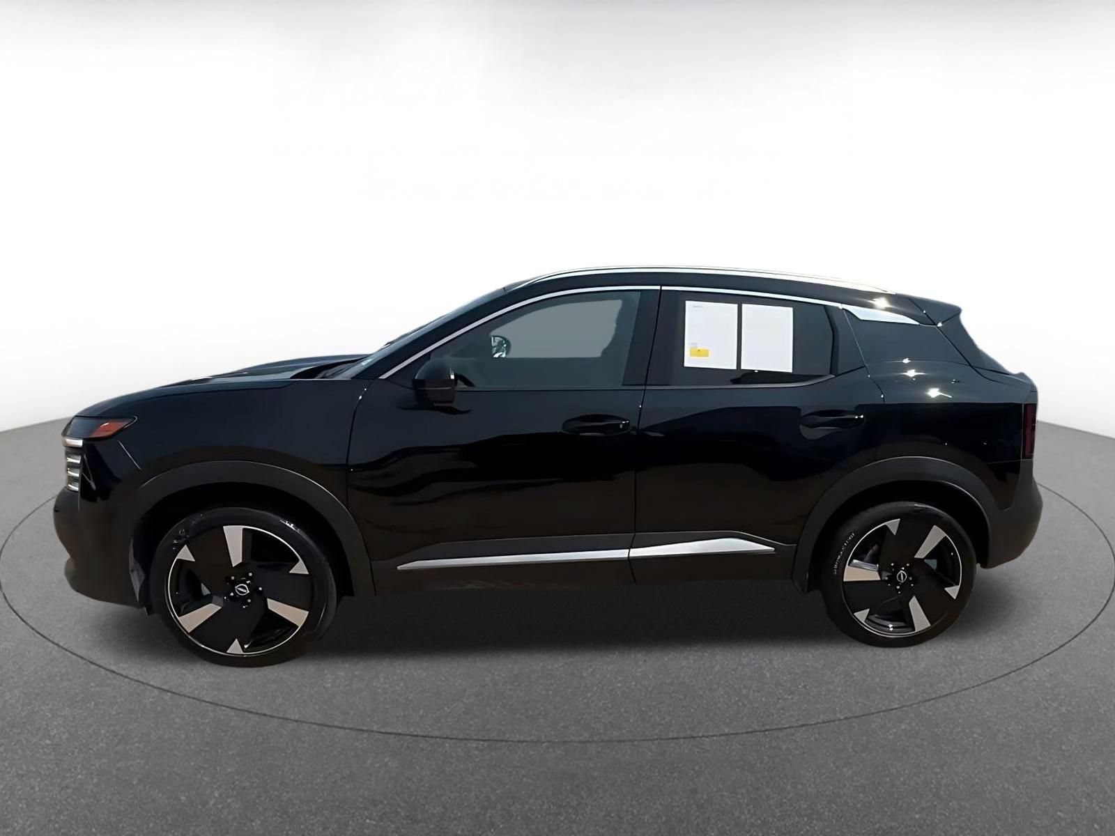 Used 2026 Nissan Kicks SR AWD/4WD image 9