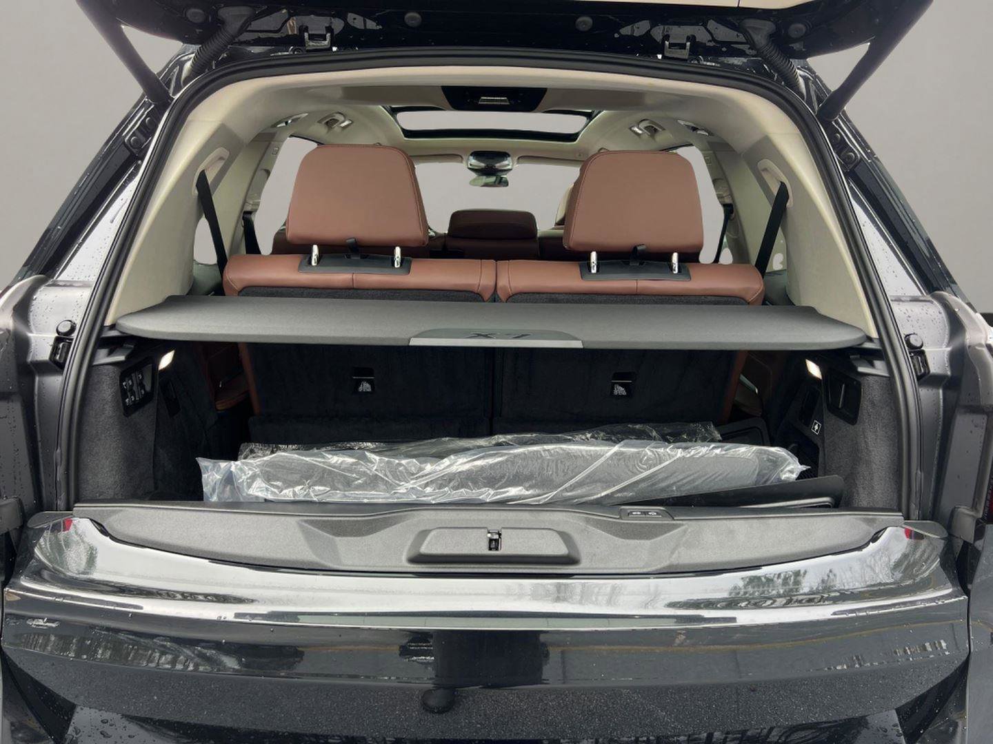 Used 2025 BMW X7 xDrive40i w/ Premium Package image 19