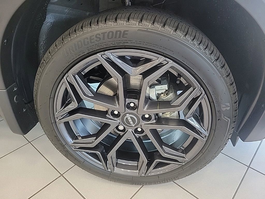 New 2025 Nissan Kicks SR w/ SR Premium Package image 9