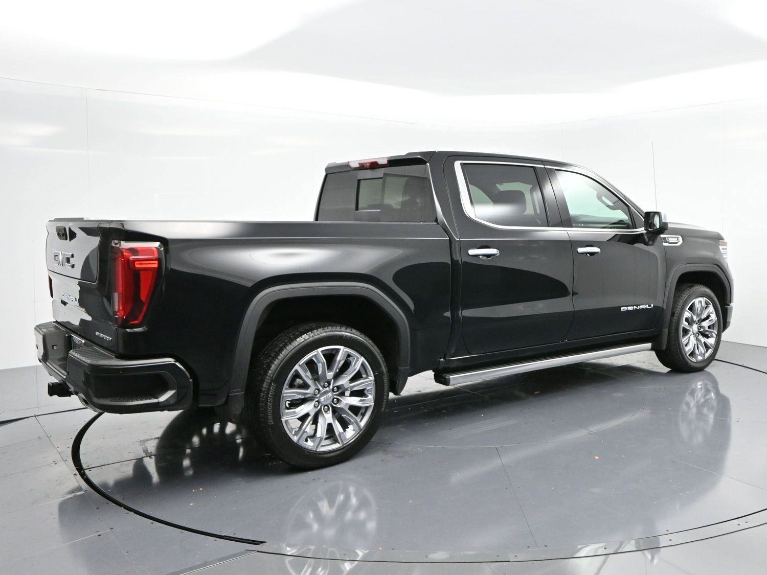 Used 2025 GMC Sierra 1500 Denali w/ Denali Reserve Package AWD/4WD image 7