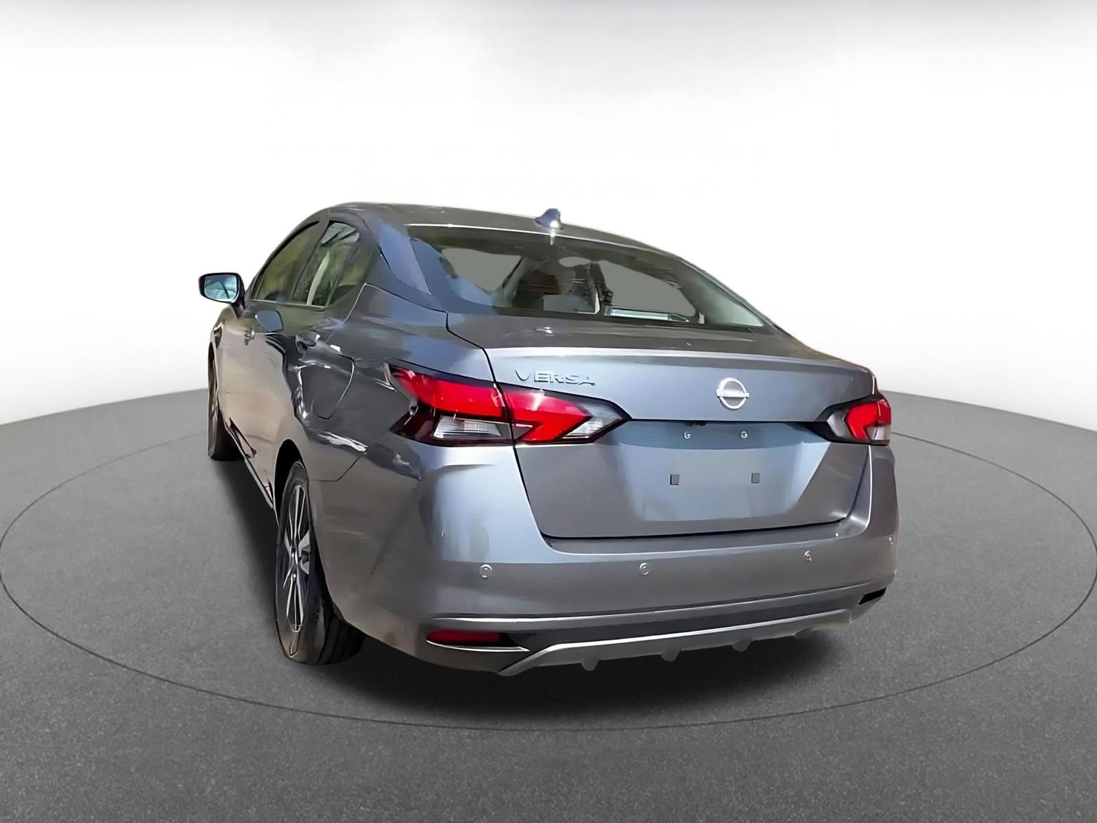 Used 2025 Nissan Versa SV FWD image 11