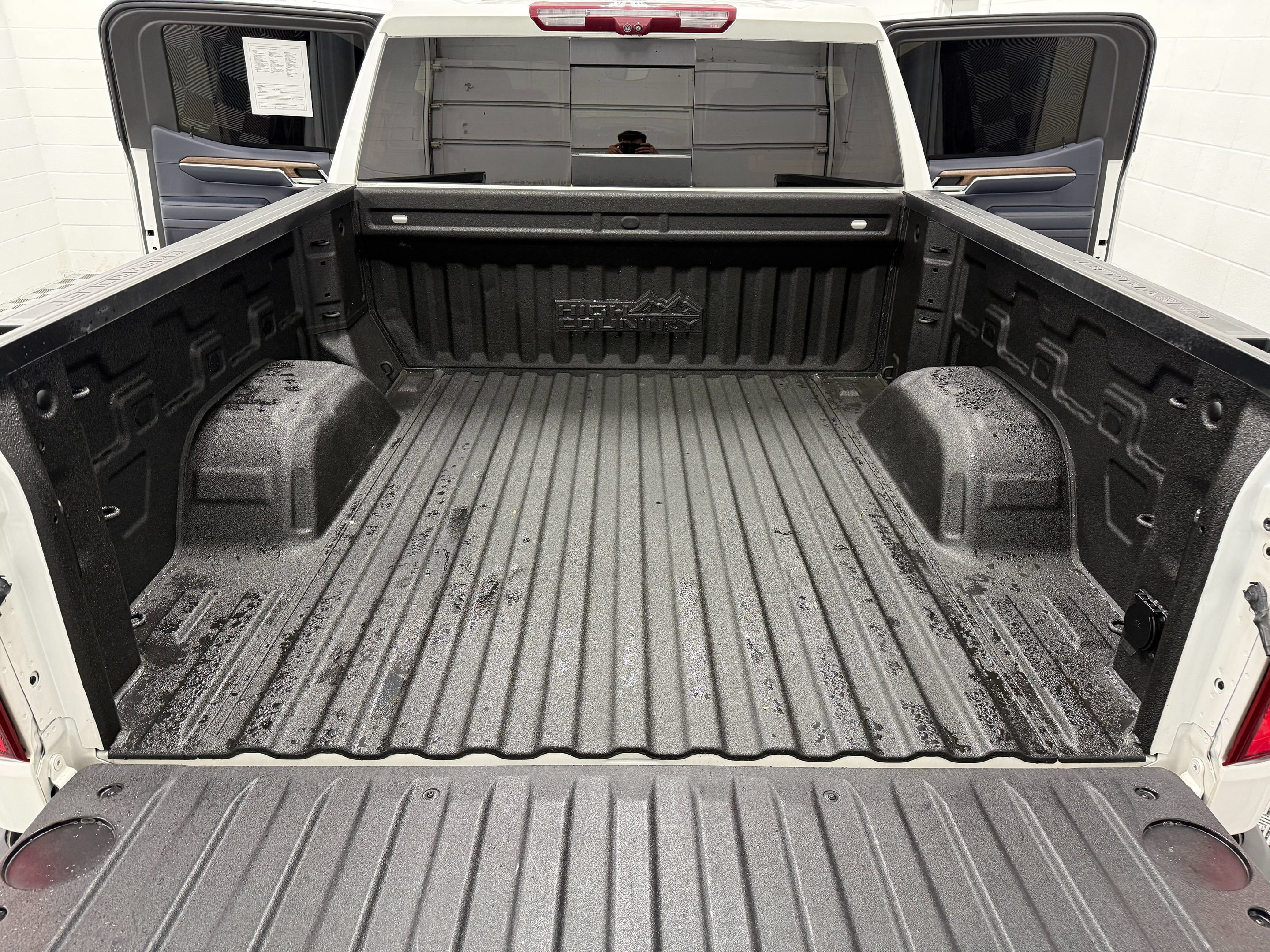 Used 2023 Chevrolet Silverado 1500 High Country w/ Technology Package AWD/4WD image 36