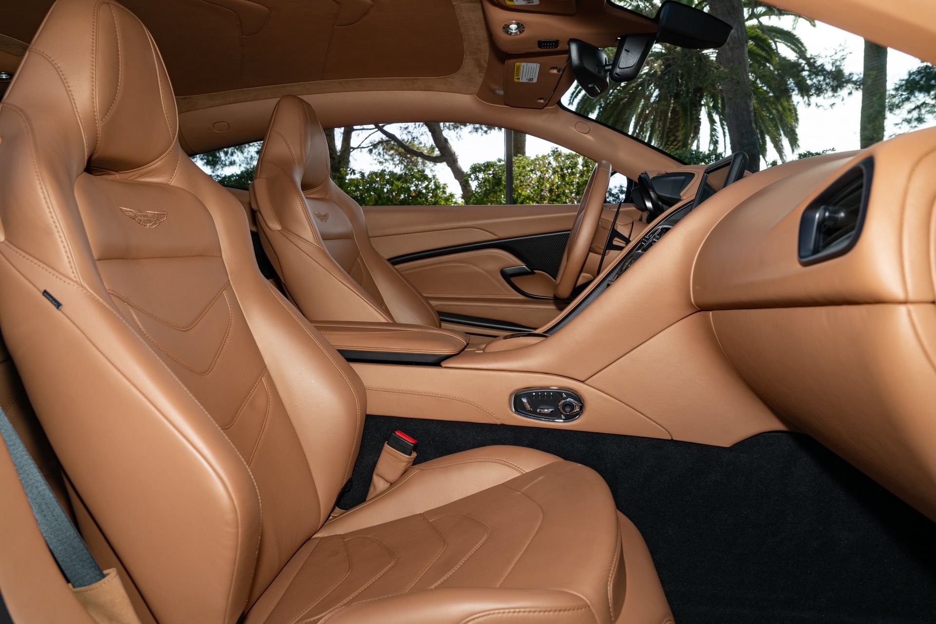 Used 2020 Aston Martin DBS Superleggera RWD image 17