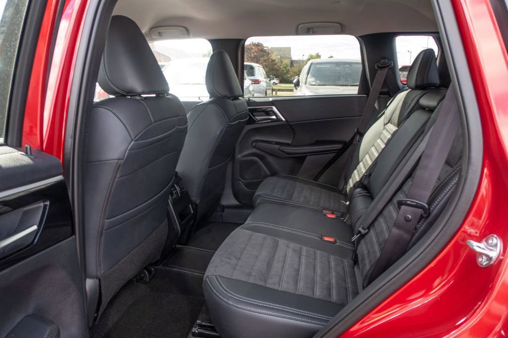 New 2025 Mitsubishi Outlander 4WD Plug-In Hybrid image 26