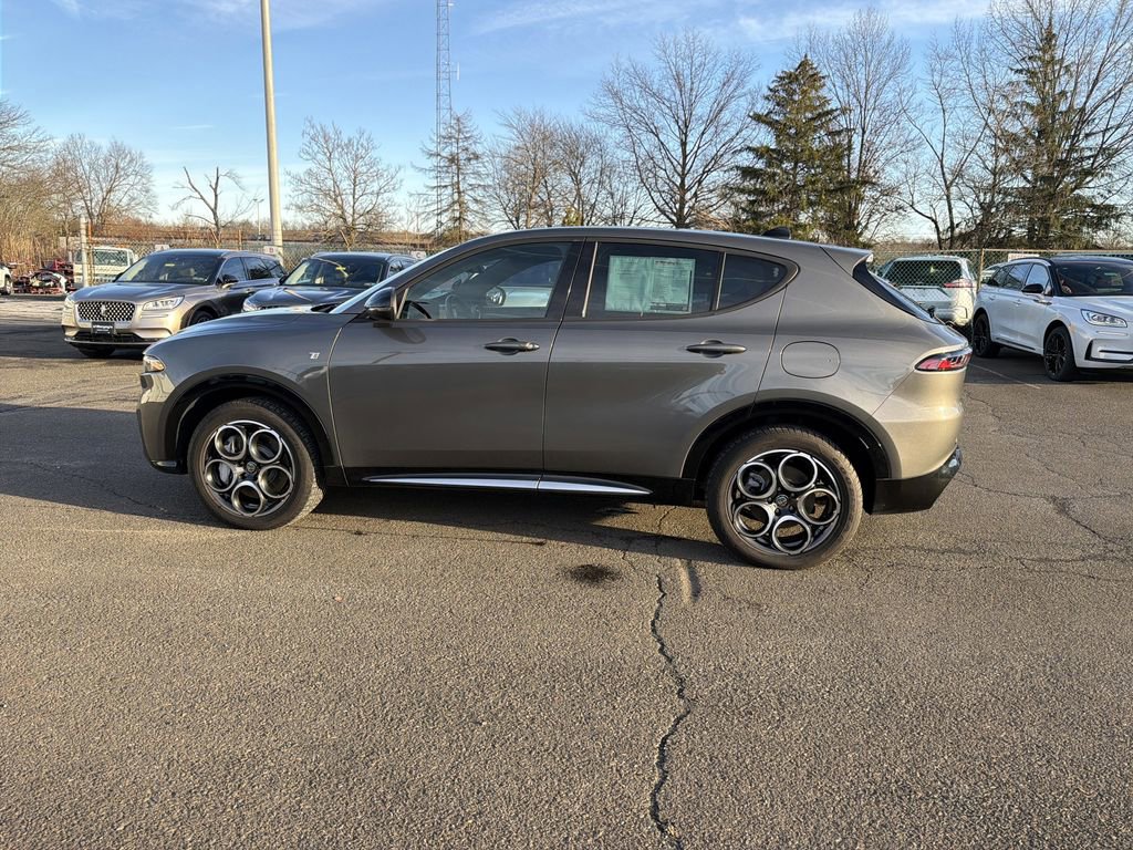 Used 2024 Alfa Romeo Tonale Ti w/ Premium Interior Package image 2