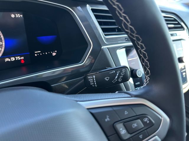 Used 2023 Volkswagen Tiguan SE w/ Panoramic Sunroof Package image 26