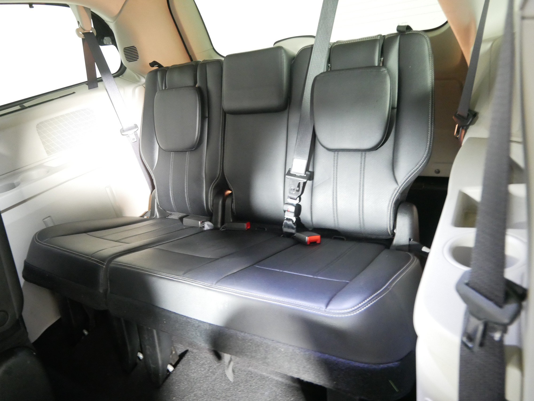 Used 2015 Chrysler Town & Country Touring-L w/ Driver Convenience Group FWD image 33