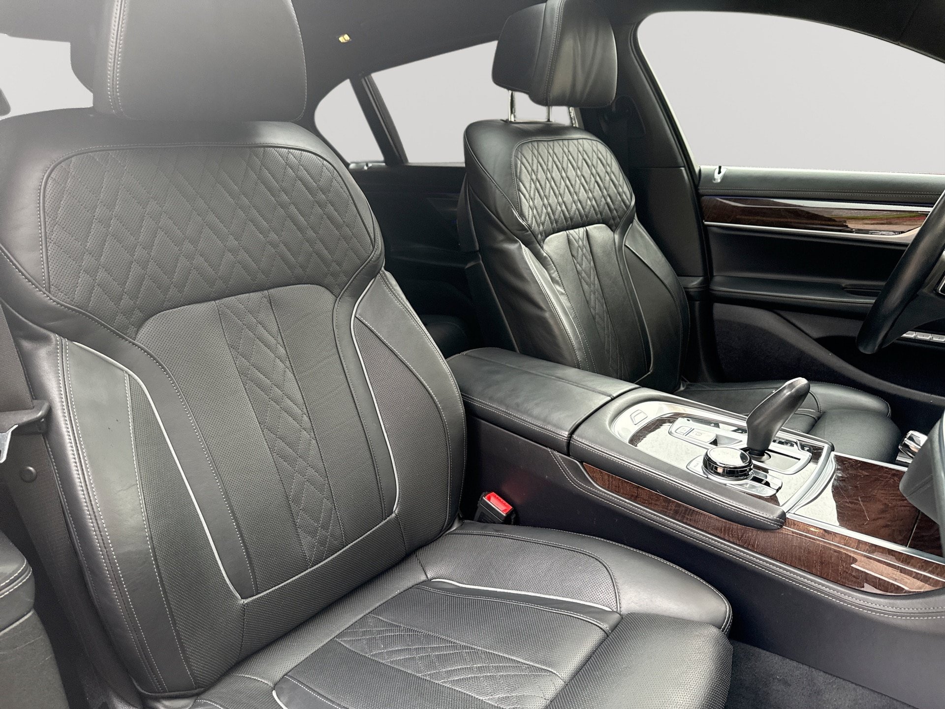 Used 2017 BMW 750i RWD image 28
