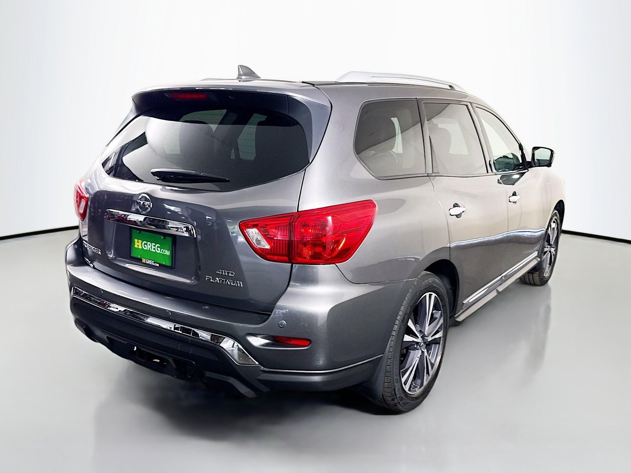 Used 2020 Nissan Pathfinder Platinum AWD/4WD image 10