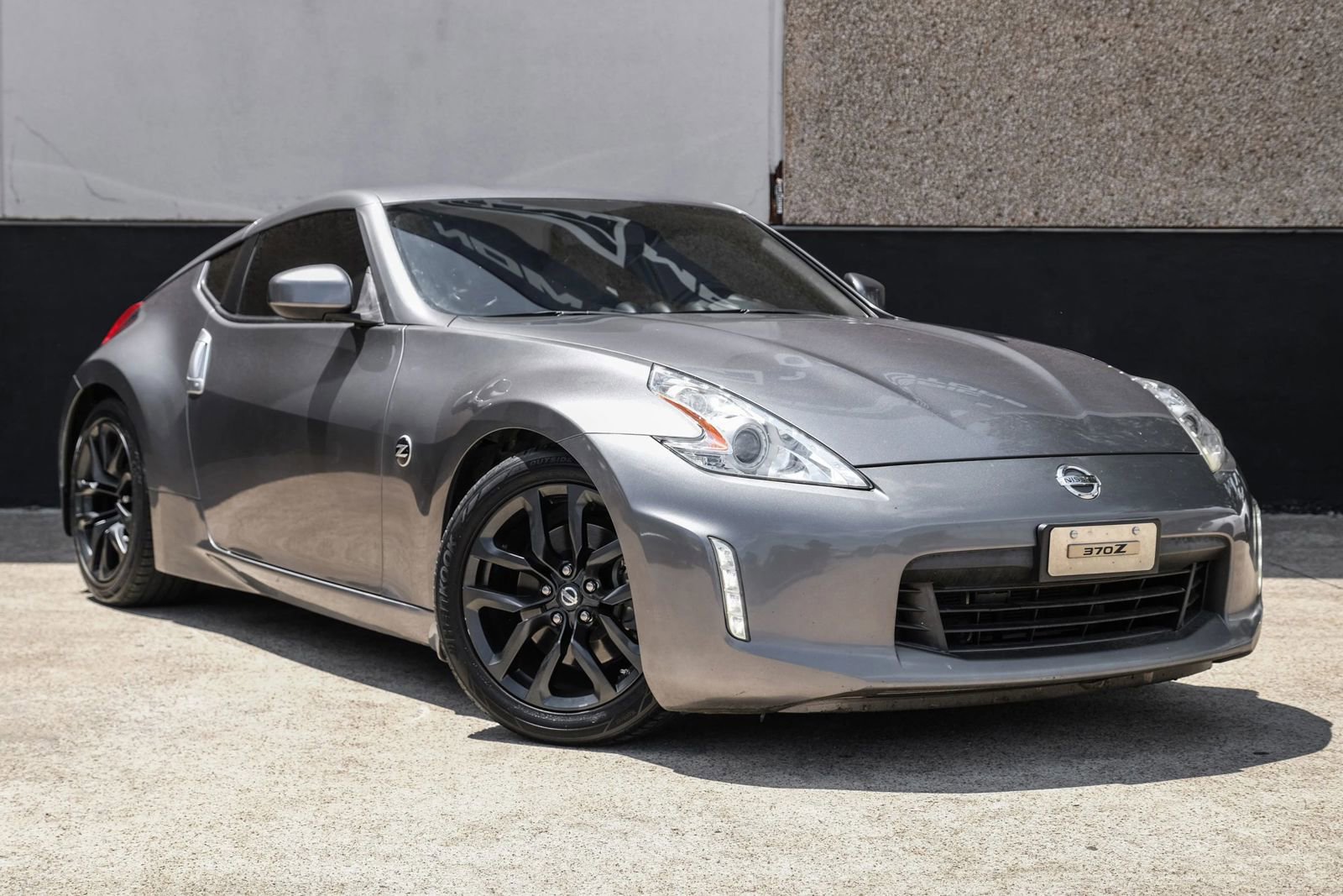 Used 2016 Nissan 370Z Coupe RWD image 5