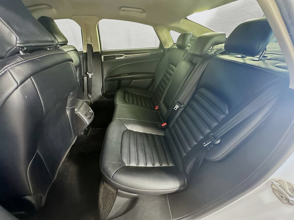 Used 2020 Ford Fusion SEL FWD image 31