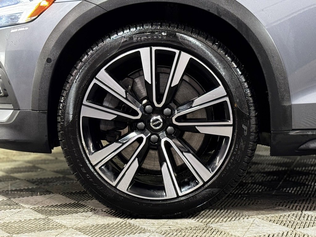 Used 2021 Volvo V60 T5 Cross Country w/ Climate Package image 2