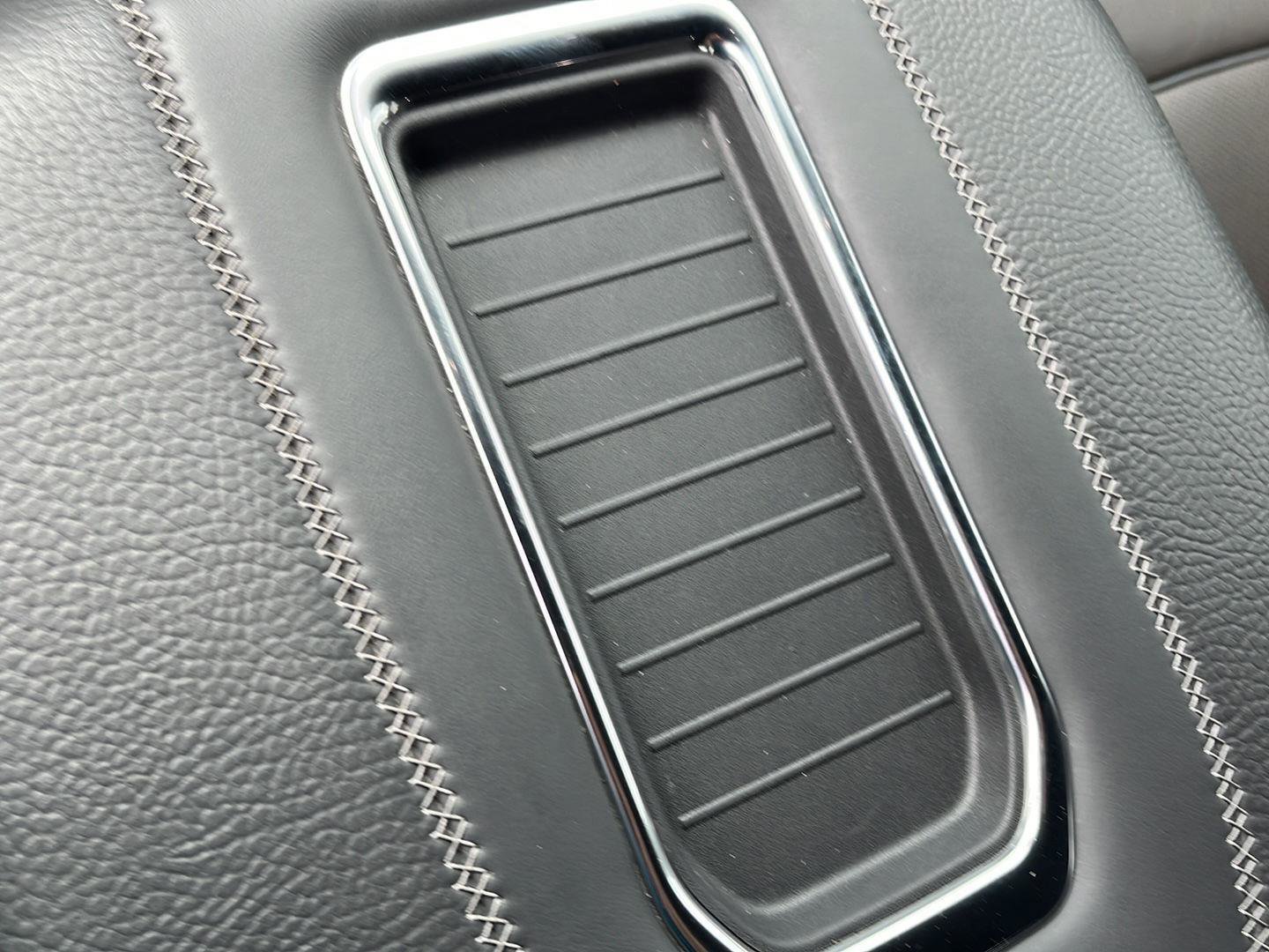 Used 2024 GMC Yukon Denali w/ Advanced Technology Package image 18