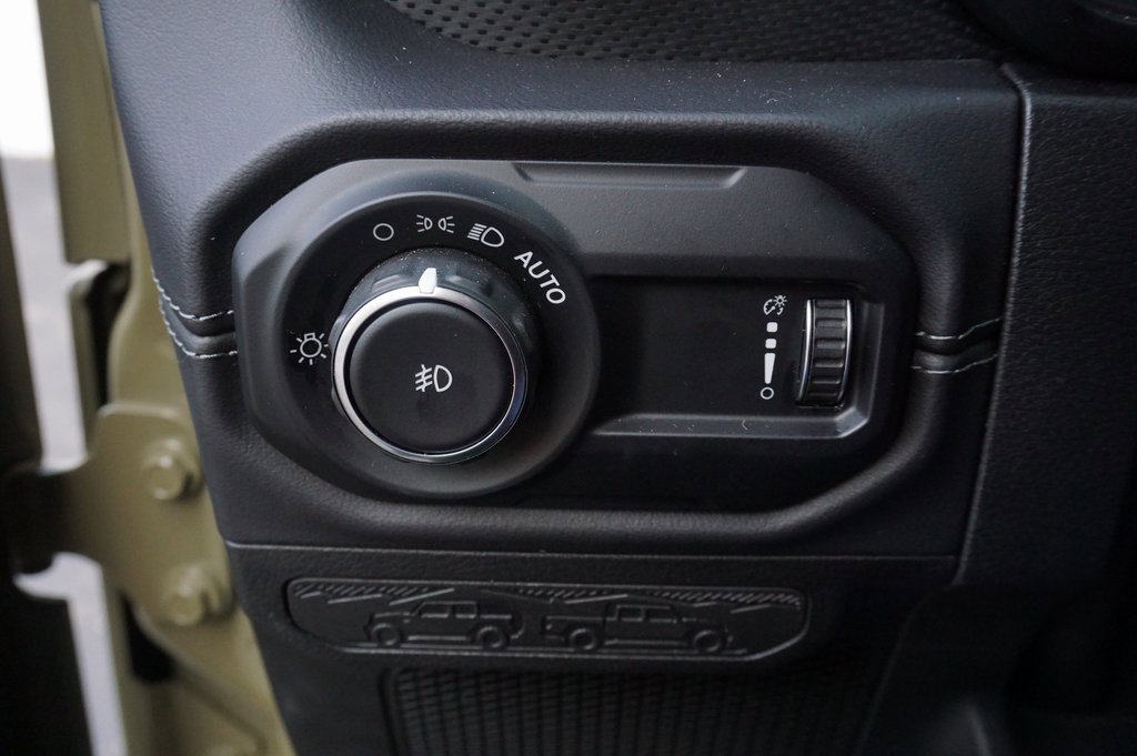 Used 2025 Jeep Wrangler Rubicon image 25