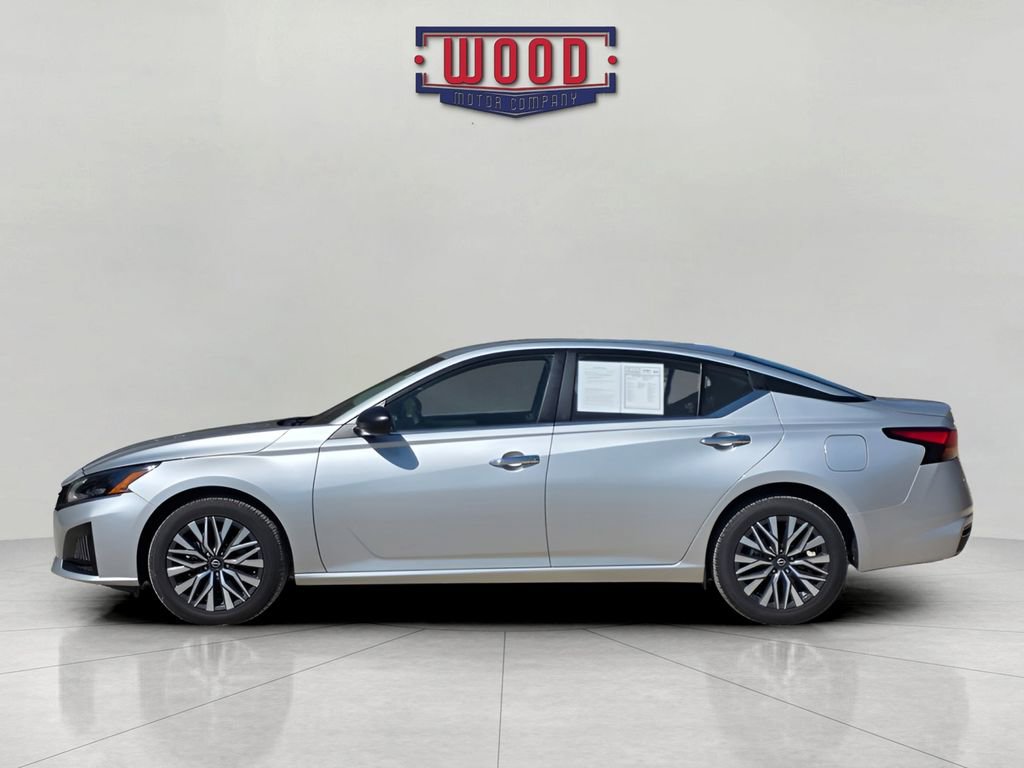 Used 2024 Nissan Altima 2.5 SV image 4