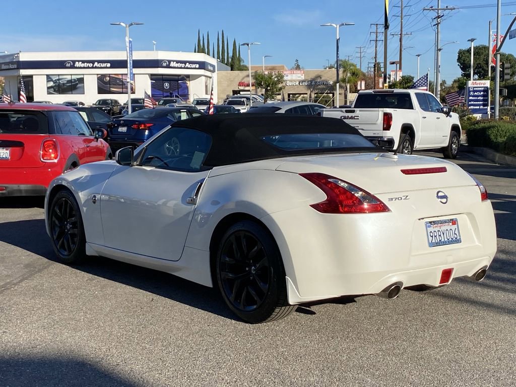 Used 2016 Nissan 370Z Touring image 5