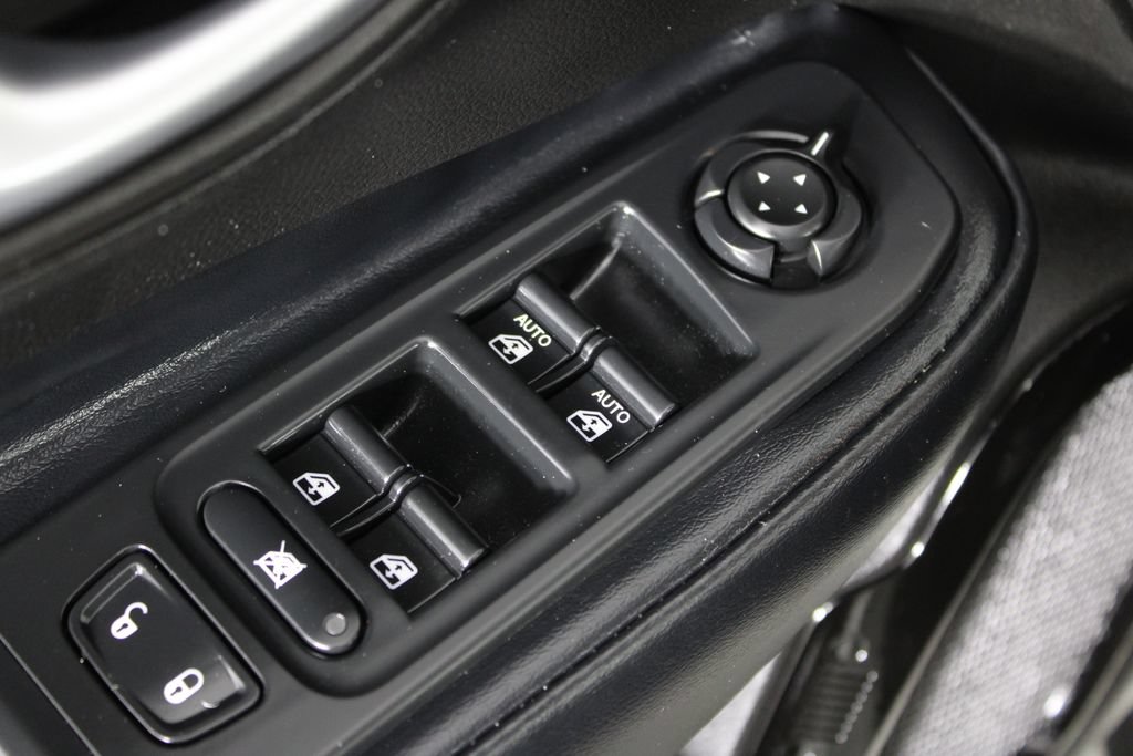 Used 2017 Jeep Renegade Altitude FWD image 21