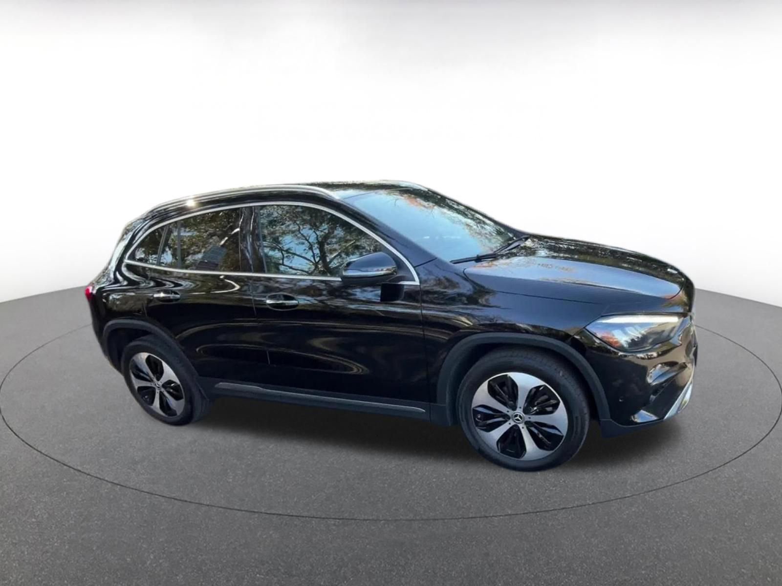 Used 2025 Mercedes-Benz GLA 250 4MATIC image 2