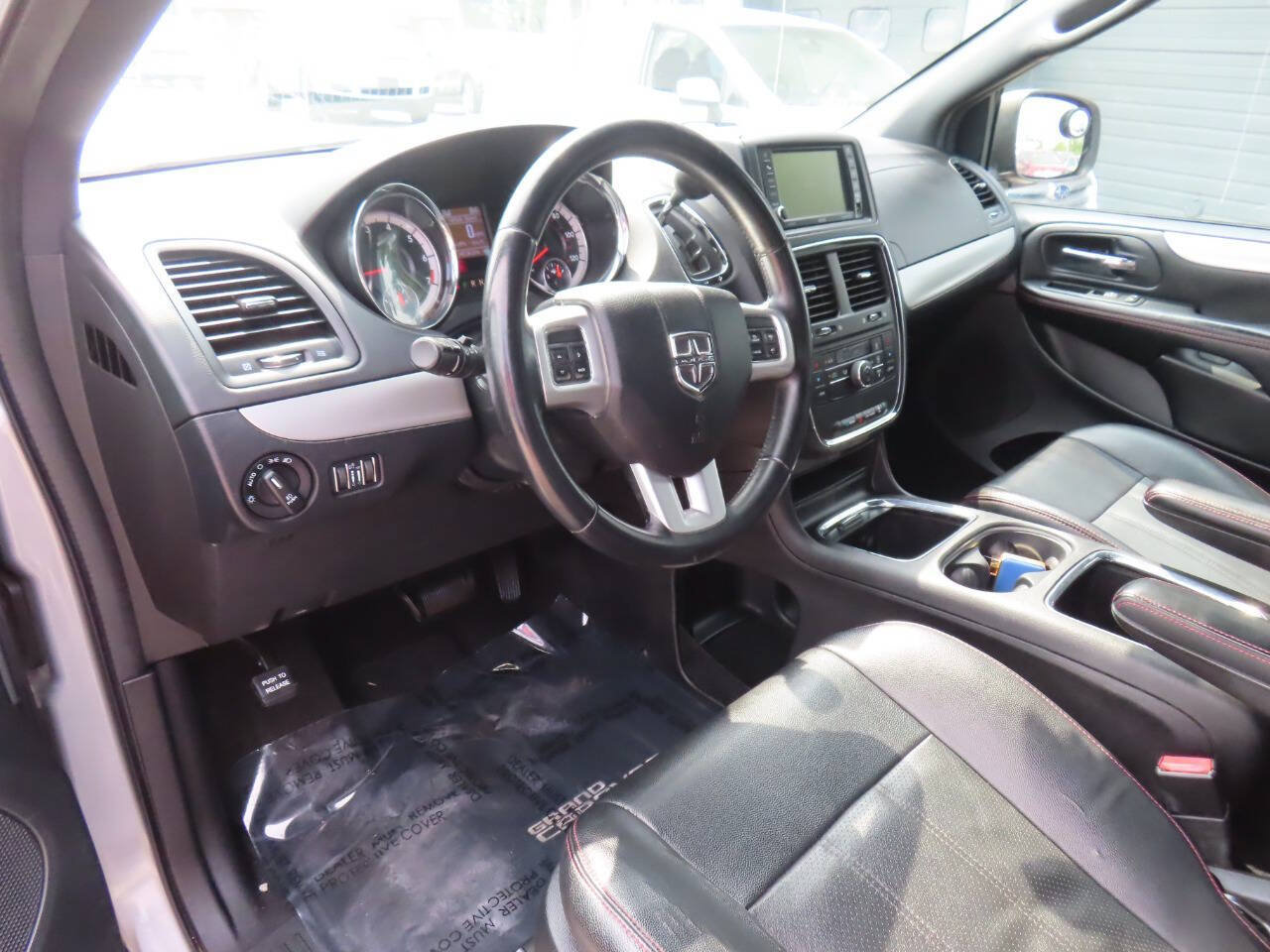Used 2016 Dodge Grand Caravan R/T FWD image 11