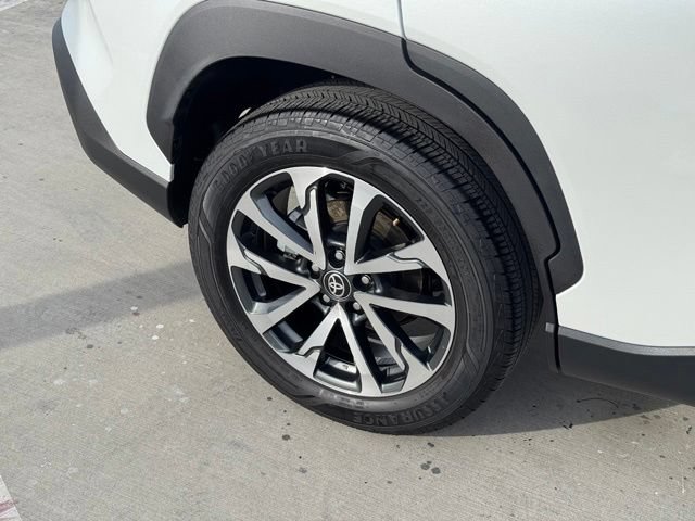 Used 2025 Toyota Corolla Cross XLE w/ Convenience Package FWD image 27