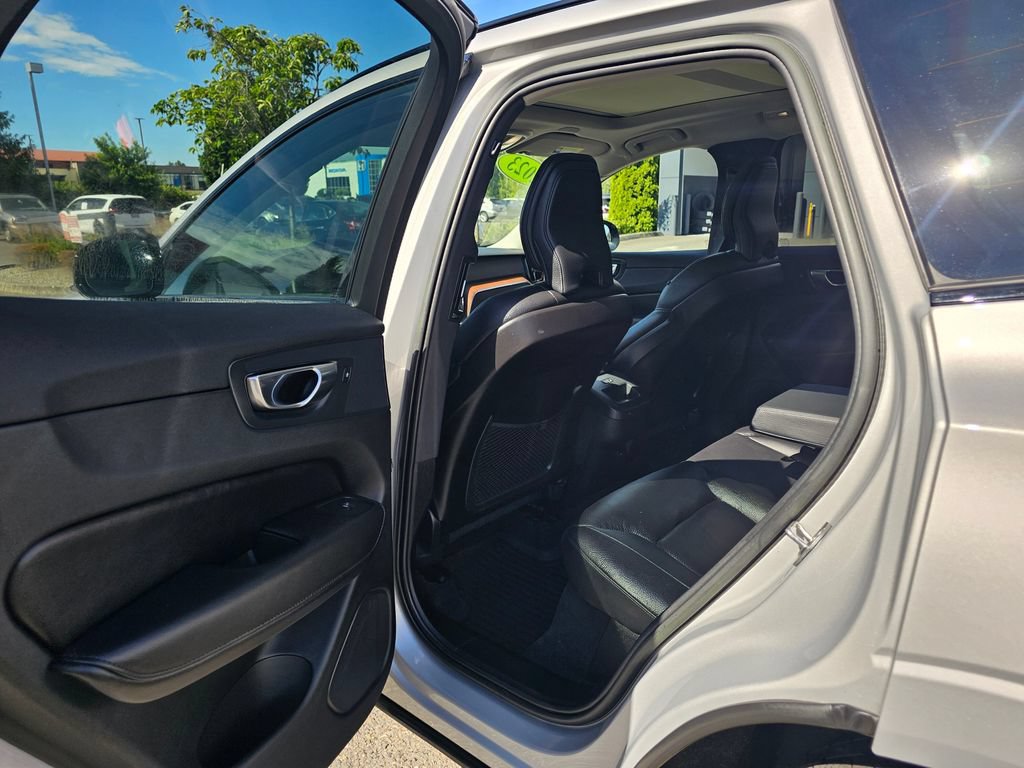 Used 2023 Volvo XC60 B5 Plus w/ Climate Package AWD/4WD image 12