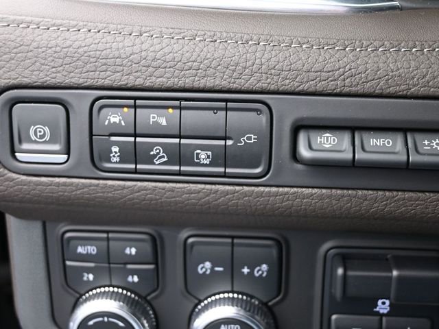 Used 2022 GMC Yukon Denali w/ Denali Premium Package image 39