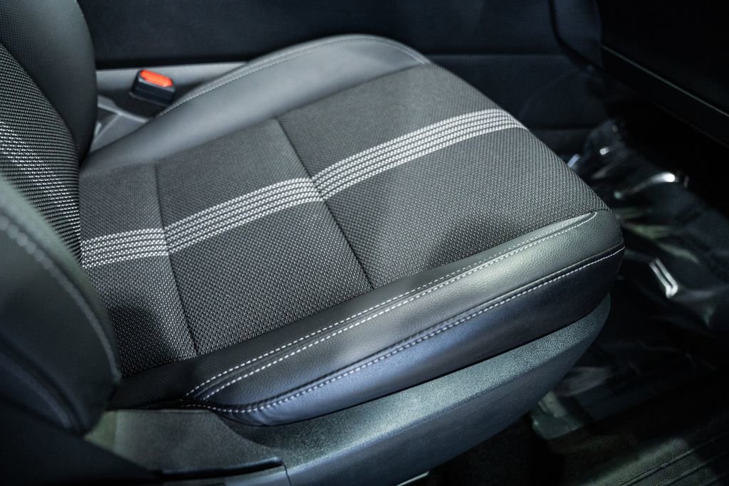 Used 2025 MAZDA CX-50 AWD 2.5 S w/ Premium Package image 39