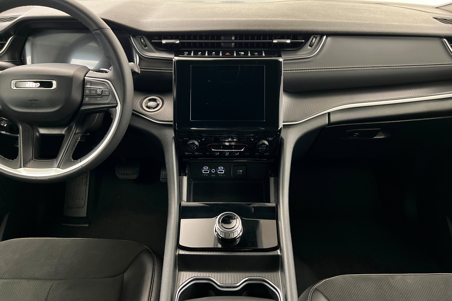 Used 2024 Jeep Grand Cherokee L Laredo image 14