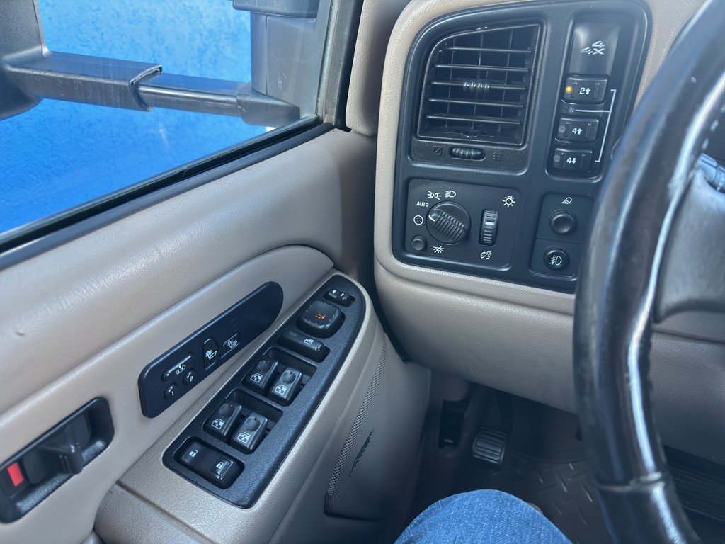 Used 2006 Chevrolet Silverado 2500 LT w/ Heavy-Duty Power Package image 25