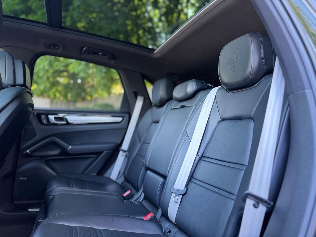 Used 2023 Porsche Cayenne Platinum Edition AWD/4WD image 24
